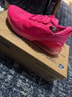 Nike Air Max 270
Triple Pink (Women's) Size 8.5